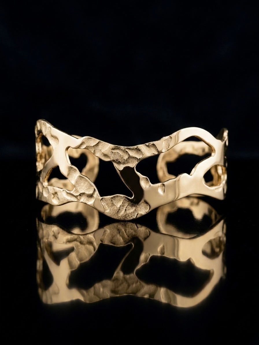 The Dune hand cuff by Oro and Plata