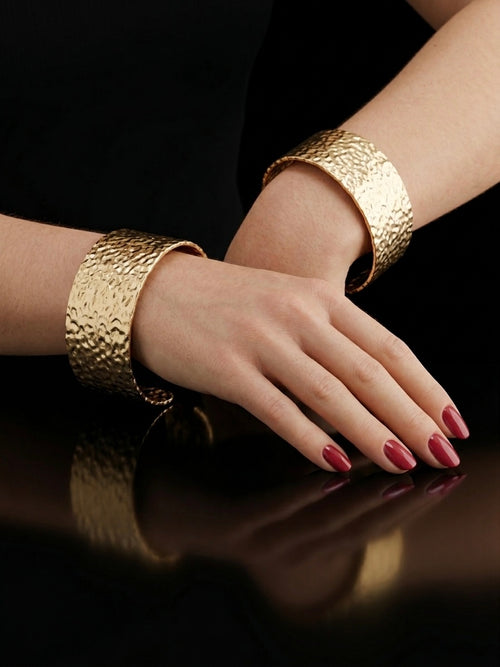 The Bois hand cuff detail view