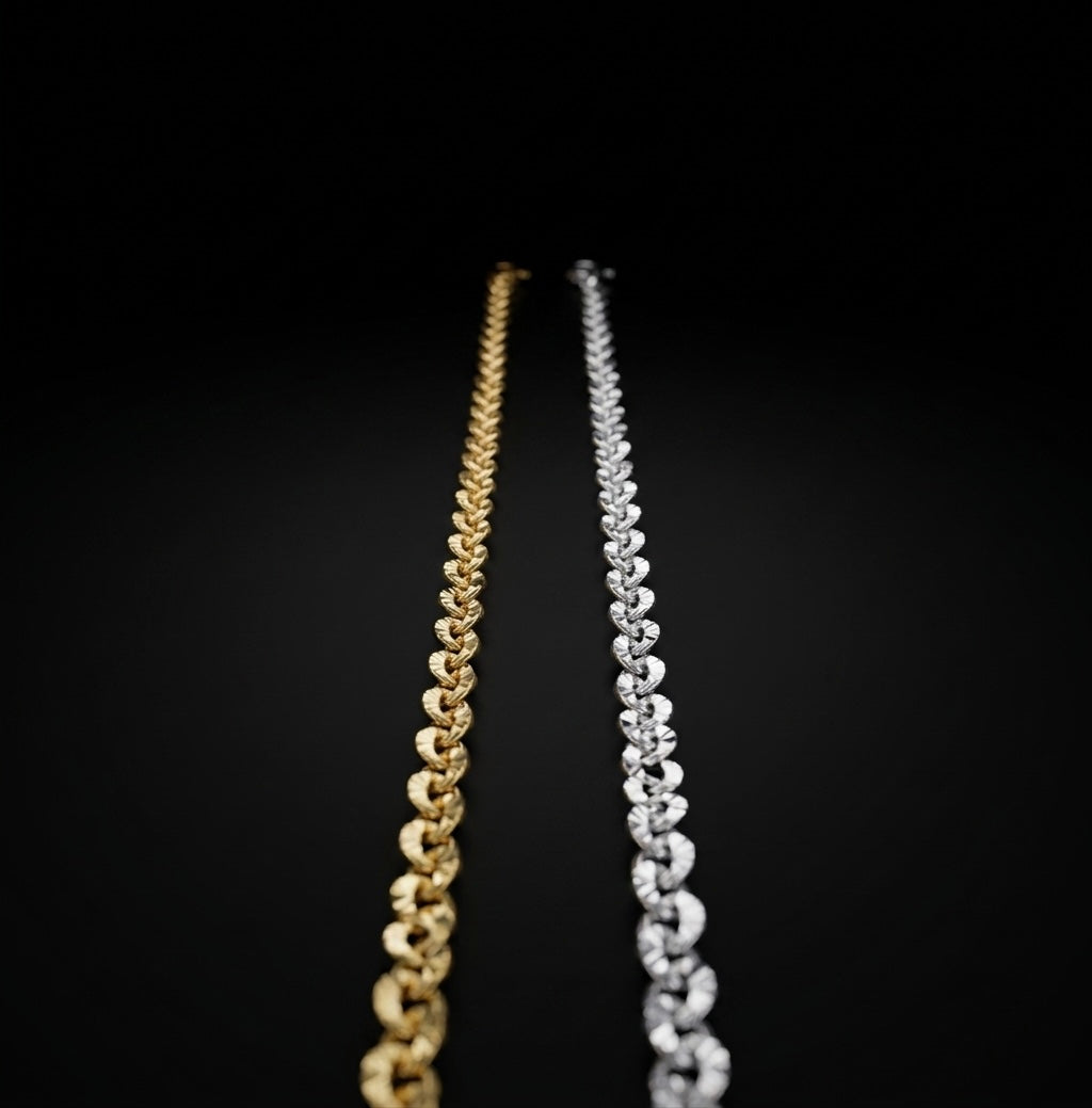 The Hermana bracelet detail view