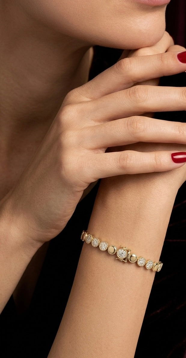 The Clara bracelet detail view