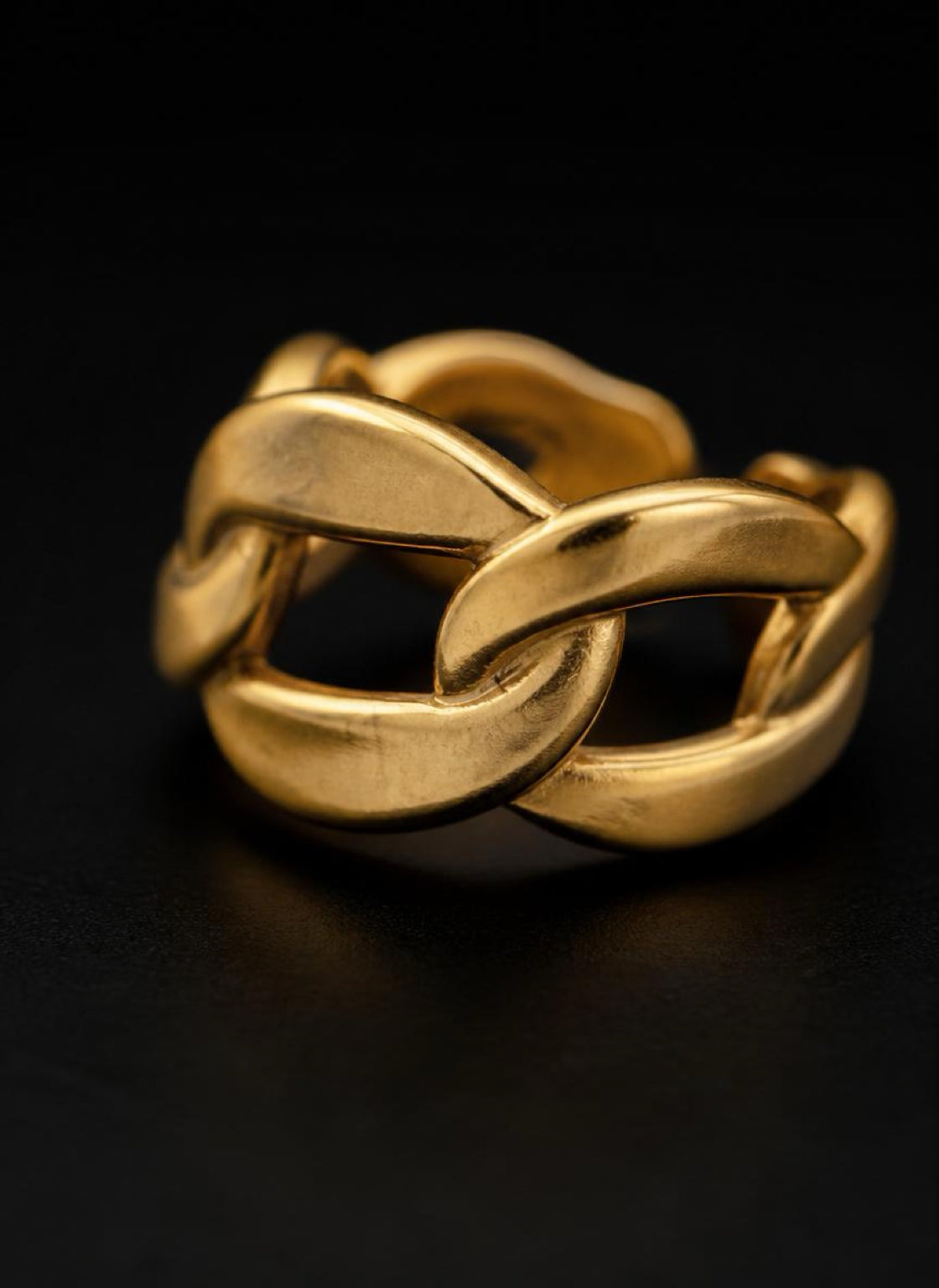 The Oro Chain ring detail view