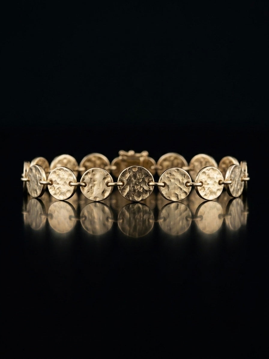 The Selene bracelet detail view