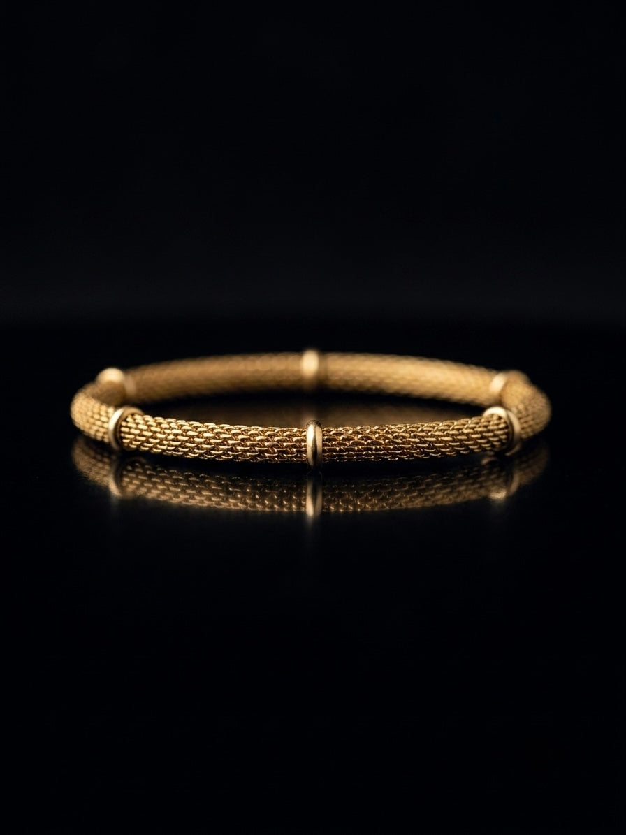 The Amara bracelet detail view