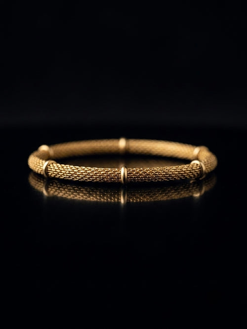 The Amara bracelet detail view
