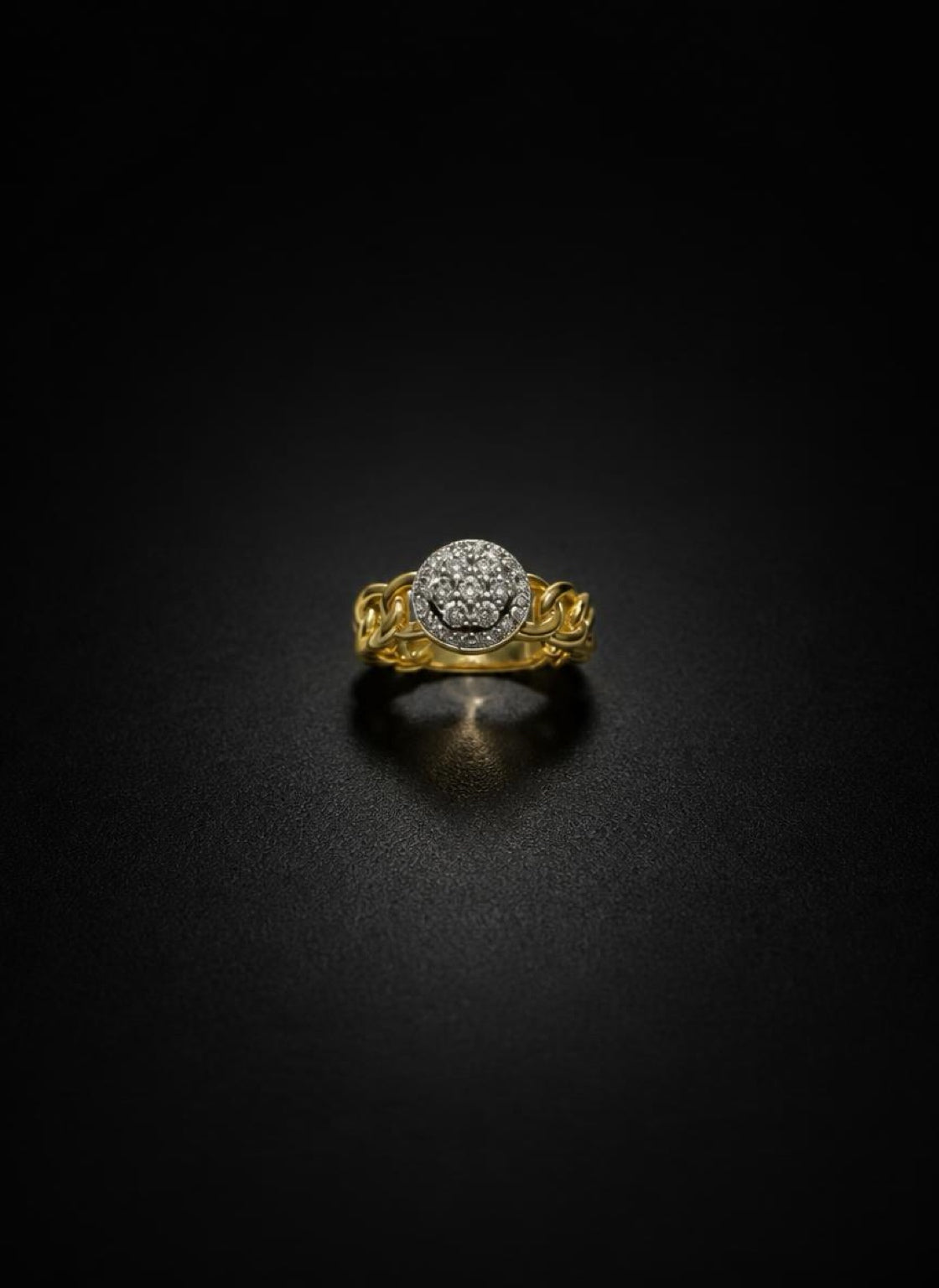 Stella ring detail view