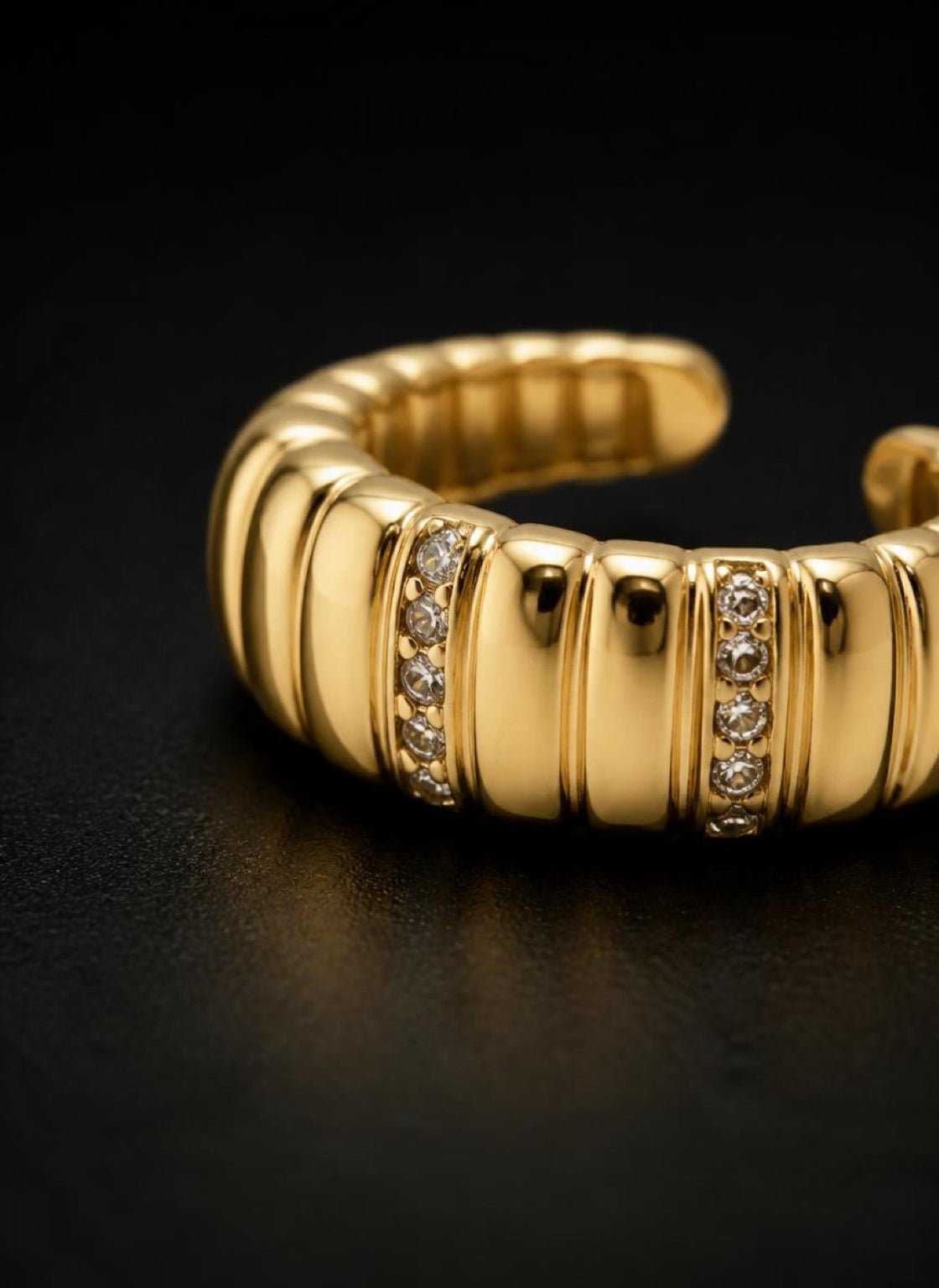 Diamond Groove ring detail view